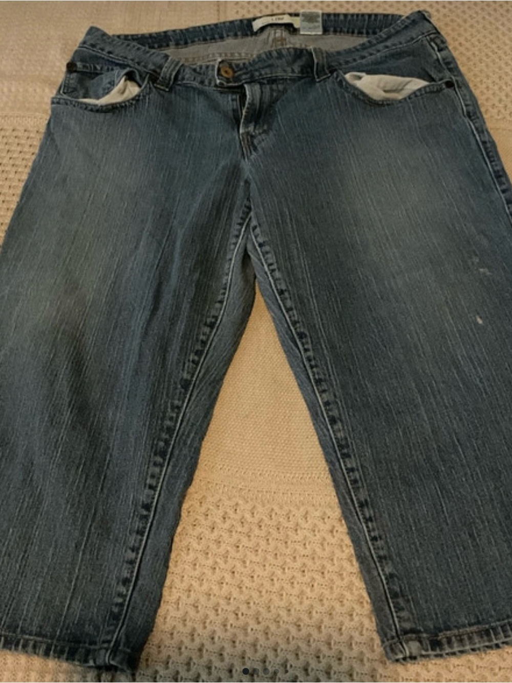 Levi's 542 Vintage Y2K Low Capri Medium Blue Denim Jeans with Brown Patch 22